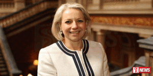 සාරා හූල්ටන් උතුරු පළාතේ සංචාරයක