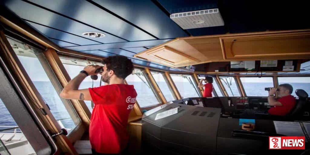 සරණාගතයන් සහ සංක්රමණිකයන් 500ක් රැගත් බෝට්ටුවක් අනතුරට පත්වෙයි