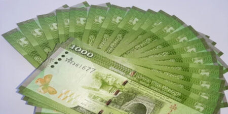 දෙහිවල බීච් එකේ කළු සල්ලි සුදු කරන හෝටල් මෙන්න (වීඩියෝ)