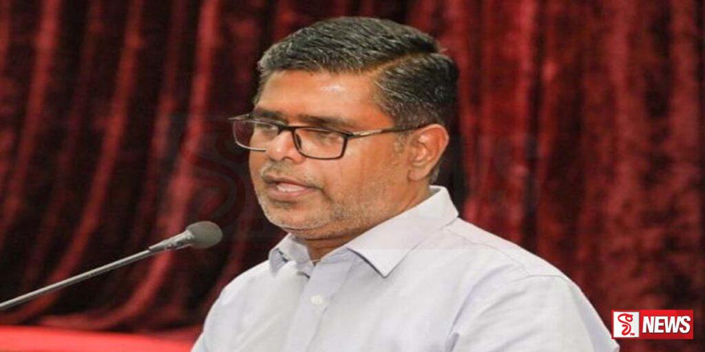 ලෝක නායකයින්ට අවවාද උපදෙස් දෙන ජනපතිට තමන්ගේ ආණ්ඩුව හදාගන්න බෑ