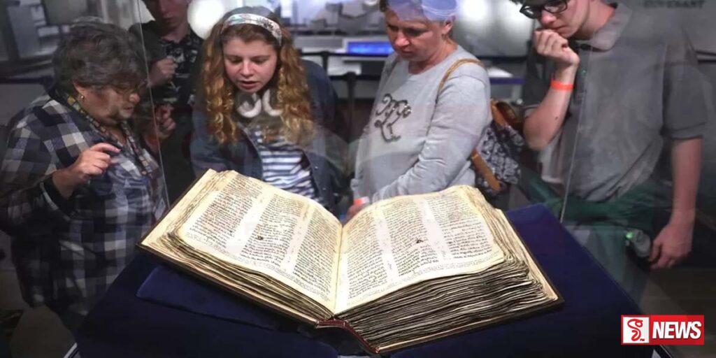 වසර 1,100ක් පැරණි බයිබලයක් ඇ.ඩො.මිලියන 38 ට අලෙවි වෙයි