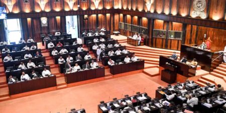 මන්ත්රීවරු 20ක් ගිනි අවි ඉල්ලයි