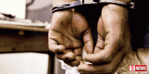 විදේශ රැකියා ලබා දෙන බව පවසමින් අත් පත්රිකා බෙදූ පුද්ගලයෙකු අත්අඩංගුවට