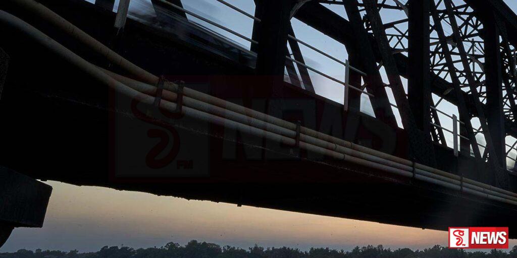 කල්ලඩි පාලමෙන් කලපුවට පැන කාන්තාවක් සියදිවි හානි කරගනී