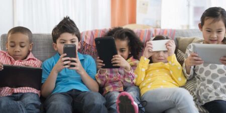 16ට අඩු නම් සමාජ මාධ්ය තහනම්?