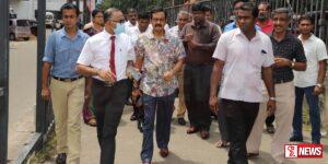 මධ්යම පළාත් ආණ්ඩුකාරවරයා මහනුවර දුම්රියපොළ වෙළඳ සංකීර්ණයේ නීරීක්ෂණ චාරිකාවක