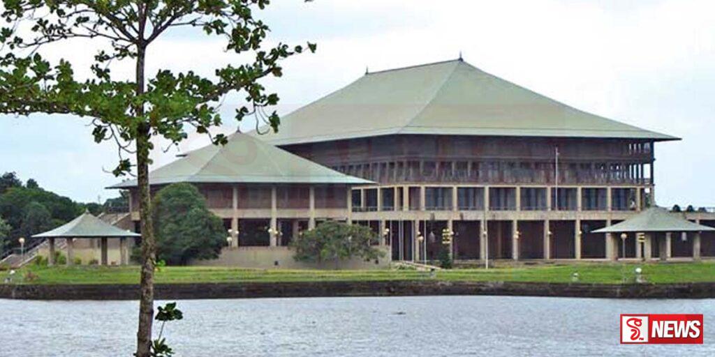 ආණ්ඩු පක්ෂ මන්ත්රිවරුන් කොළඹ ආසන්නයේ රැඳී සිටිය යුතුයි