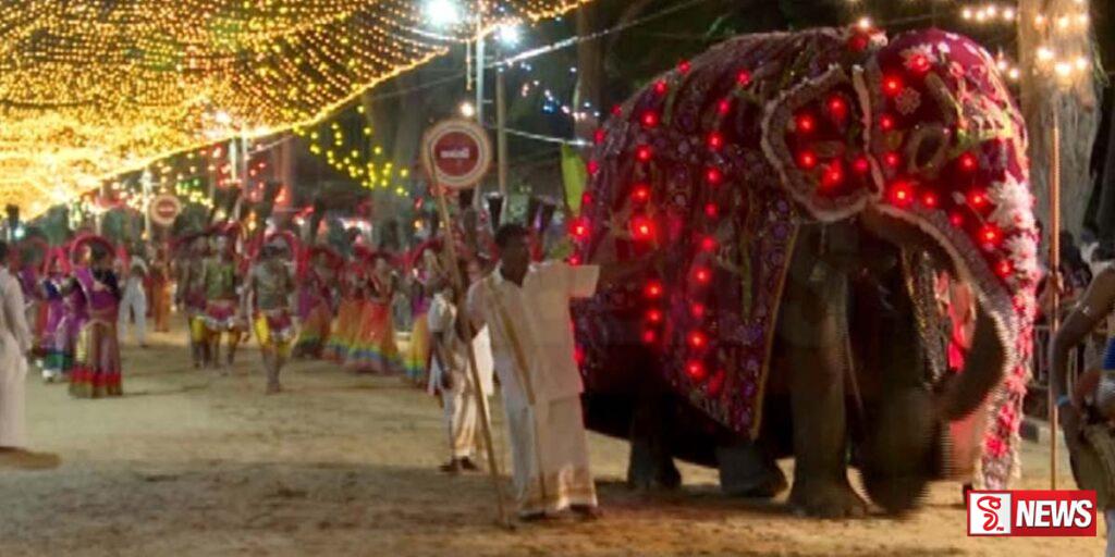 රුහුණු මහා කතරගම දේවාලයේ ඇසළ පෙරහැර අදින් ඇරඹේ