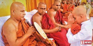 කුල දරුවන් සසුන්ගත කිරීමේ වයස පිළිබඳව මහානායක හිමිවරුන් සමඟ ඇමති විදුර සාකච්ඡාවක්