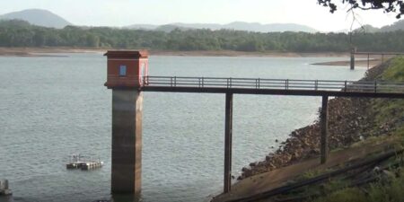 කාසල්රී මාවුස්සාකැලේ ජල මට්ටම සීග්රයෙන් පහළට-පරණ මස්කෙළියේ පන්සලත් මතුවෙයි (වීඩියෝ)