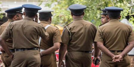 රාජකාරියේ සිටි පොලිස් නිලධාරීන් 3ක් මරුට