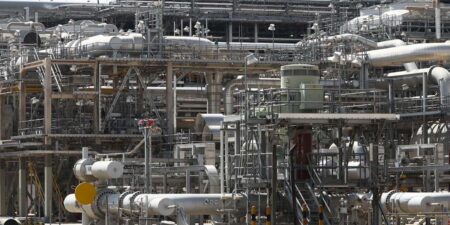 සඳුදා දිනයේ දී තෙල් බැරලයක මිල අමෙරිකානු ඩොලරයකට වඩා වැඩි වෙන ලකුණු