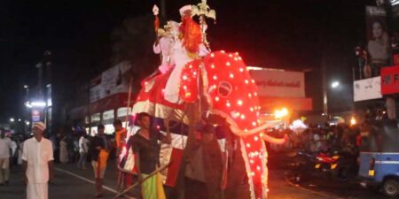 නාවලපිටිය උත්පලවර්ණ ශ්රි විෂ්ණු කතරගම දේවාලයේ වාර්ෂික පෙරහැර වීදි සංචාරය