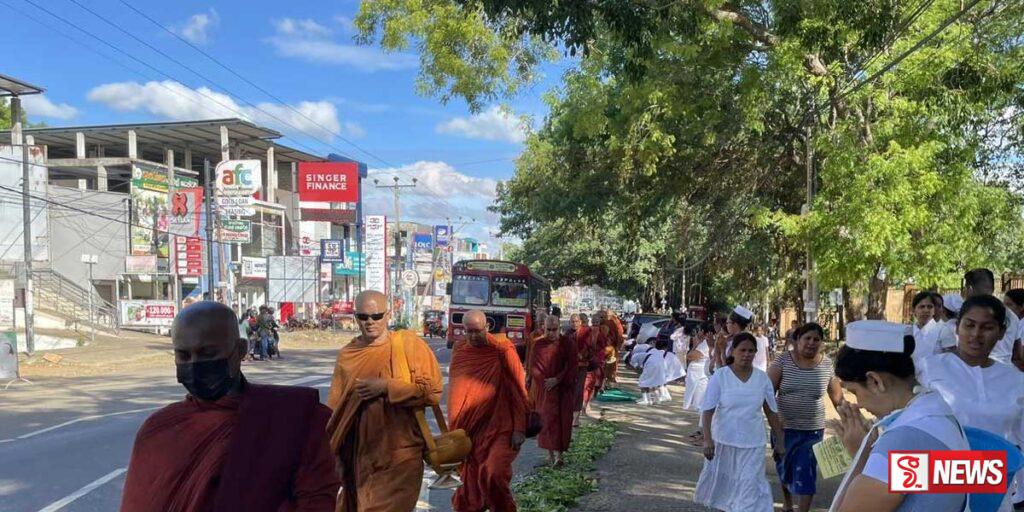 ධාතු තැන්පත් කිරීමේ පුණ්ය කර්මයේ ධාතුන් වහන්සේලා වැඩම කරවීම අද