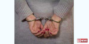 අම්මෝ මෙහෙමත් අම්මණ්ඩිලා. හෙමින් ඇවිත් බෑග් එක ඇරියා නේද? (වීඩියෝ)