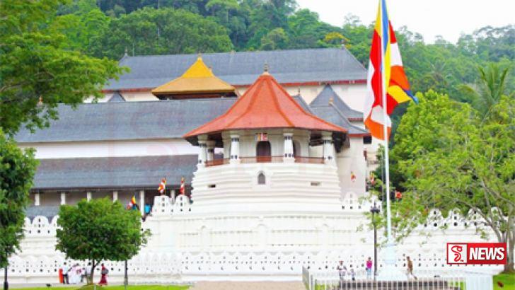 දළදා මාලිගාවට ඇතුළු වන්නට ගිය ලොරියේ ටී.56 කොපු 32ක්