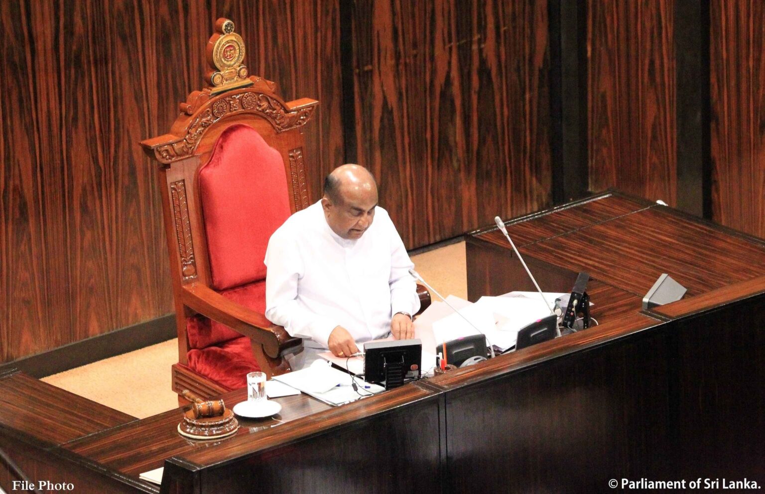 දූෂණ විරෝධී පනත් කෙටුම්පත සම්මත වෙයි