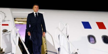 ඉතිහාසය අලුත් කරමින් ප්රංශ ජනපති එමානුවෙල් මැක්රෝන් අද දිවයිනට