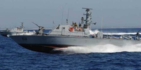 ගිනිගත් යාත්රාවක් සොයා නාවික හමුදාවෙන් මෙහෙයුමක්