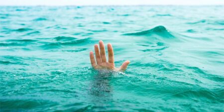 මහවැලි ගඟට පැන පළායාමට උත්සහ කළ රැඳවියෙකු දියේ ගිලී අතුරුදන්