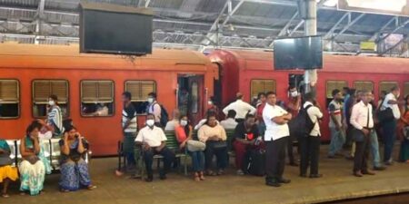 කාර්යාල දුම්රිය 4 ක් අදත් අවලංගු කරයි
