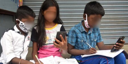 පාසල් දරුවන් අධික ලෙස ඩිජිටල්කරණය වීමෙන් අවධානම් තත්ත්වයක් මතු වනවා