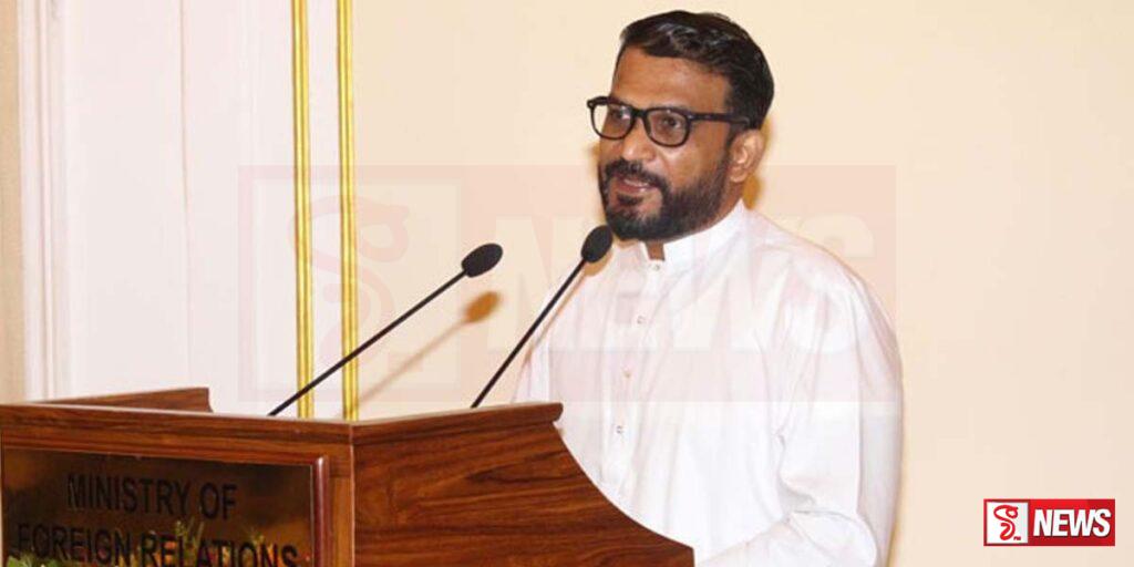 විදෙස් කටයුතු රාජ්ය ඇමති සෞදි තානාපතිවරයාගෙන් සමාව ඉල්ලයි