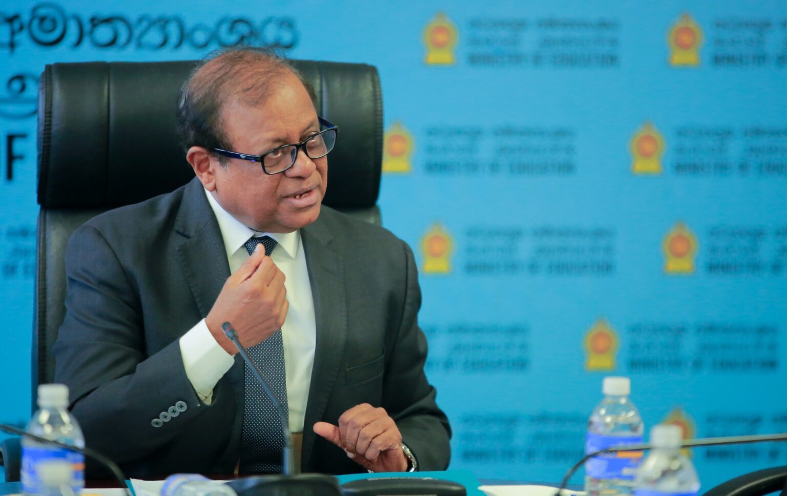 පාසල් වාර විභාග වසරකට එකයි.
