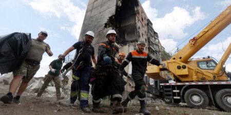 මිසයිල ප්රහාර දෙකකින් යුක්රේන වැසියන් 6 ක් මරුට