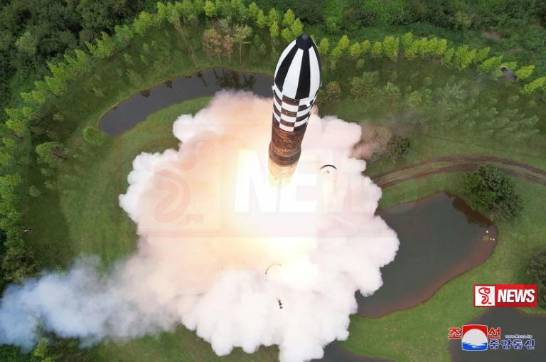 චීනය සහ උතුරු කොරියාව ගැන ජපානය බියෙන්.