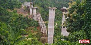 ඉන්දියාවේ පාලමක් කඩා වැටී 17 දෙනෙකු මරුට