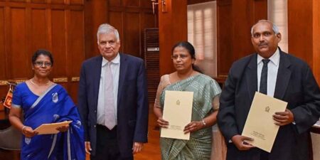 නව ජනාධිපති නීතිඥවරුන් තිදෙනෙකු ජනපති අතින් පත්වීම් ලබා ගනී
