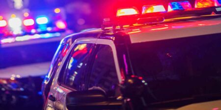 ඉන්දියාවේ බුකීකරුවන් දෙදෙනෙක් මෙරටදී අත්අඩංගුවට