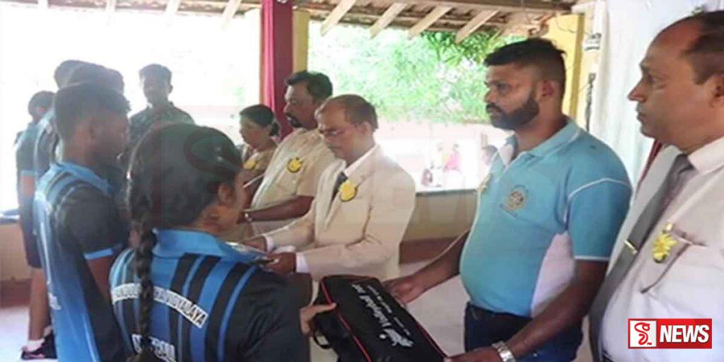 VFm පුවත පල දරමින් කහටගස්දිගිලිය පාසලට ක්රීඩා උපකරණ