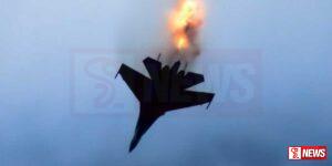 අධිවේගී මාර්ගයකට පෞද්ගලික ජෙට් යානයක් කඩා වැටෙයි