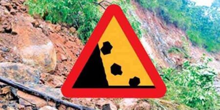 දිස්ත්රික් තුනකට නායයෑමේ අනතුරු ඇගවීම්