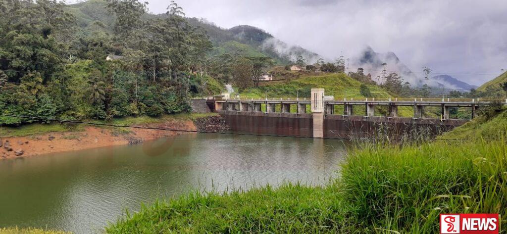 මහ වැසි මැද ජලාශ රැසක වාන් දොරටු විවෘත කෙරේ