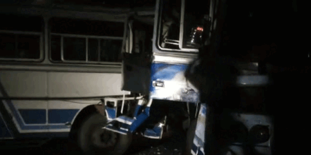 බස්රථ අනතුරෙන් 15කට තුවාල