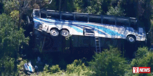 අමෙරිකාවේ බස් රථ අනතුරකින් පුද්ගලයන් දෙදෙනෙකු මරුට