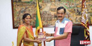 පූජනීය දළදා සංස්කෘතියේ 2023 කලාපය මධ්යම පළාත් ආණ්ඩුකාරවරයා වෙත පිළිගැන්වේ