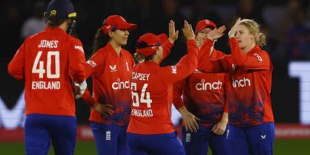 20/20 තරගයේ එංගලන්ත කාන්තා කණ්ඩායමට ජය