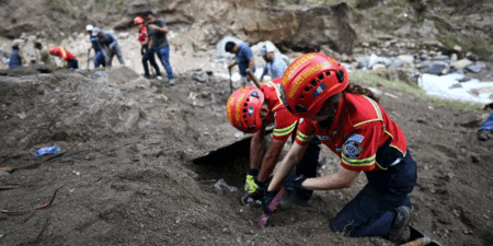 අධික වර්ෂාපතනයෙන් පුද්ගලයන් 6 ක් මරුට