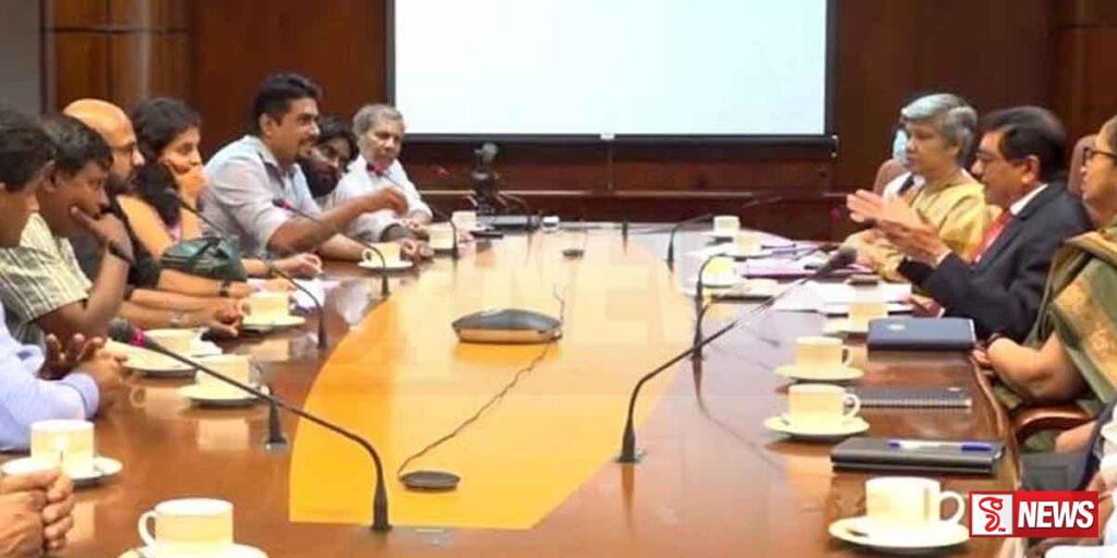 මහ බැංකු අධිපති හා වෘත්තිය සමිති නියෝජිතයින් පිරිසක් අතර සාකච්ඡාවක්