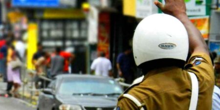 සීනිගම පෙරහැර හේතුවෙන් ගාලු පාරේ රථවාහන ධාවනයට සීමා