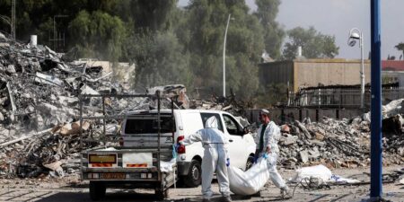 ගාසා තීරයේ නිවාස දෙකකින් මළ සිරුරු 18ක්