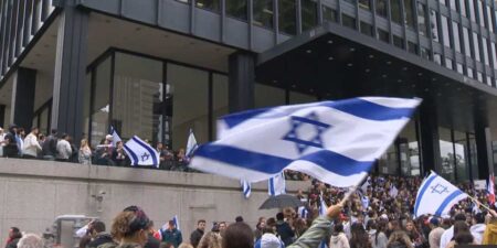 ඊශ්රායල රෝහලක් ඉදිරිපිට විරෝධතාවක්