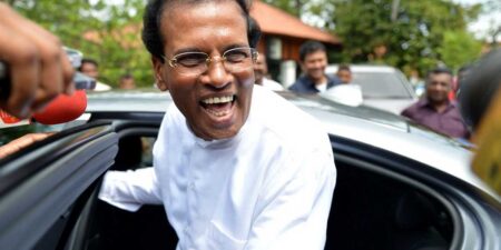 කුරුණෑගල අන්තර් හුවමාරුවේ ගේට්ටුව දෙවැනි පාරටත් මෛත්රී ගිය වාහනය මතට වැටිලා