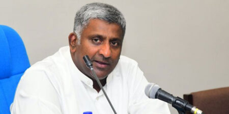 රැස්වීම අතරතුරදී ප්රසන්න මහින්දට පිටුපා නැගිට යයි (වීඩියෝ)