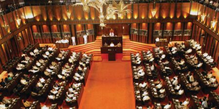 මුලතිව් මහේස්ත්රාත්ගේ ඉල්ලා අස්වීම පාර්ලිමේන්තුව උණුසුම් කරයි