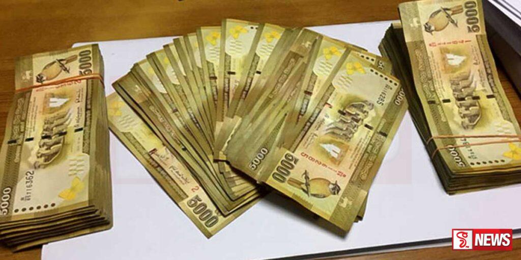 ව්යාජ 5000 නෝට්ටු මුද්රණය කළ බාහිර උපාධි අපේක්ෂකයෙක් අත්අඩංගුවට